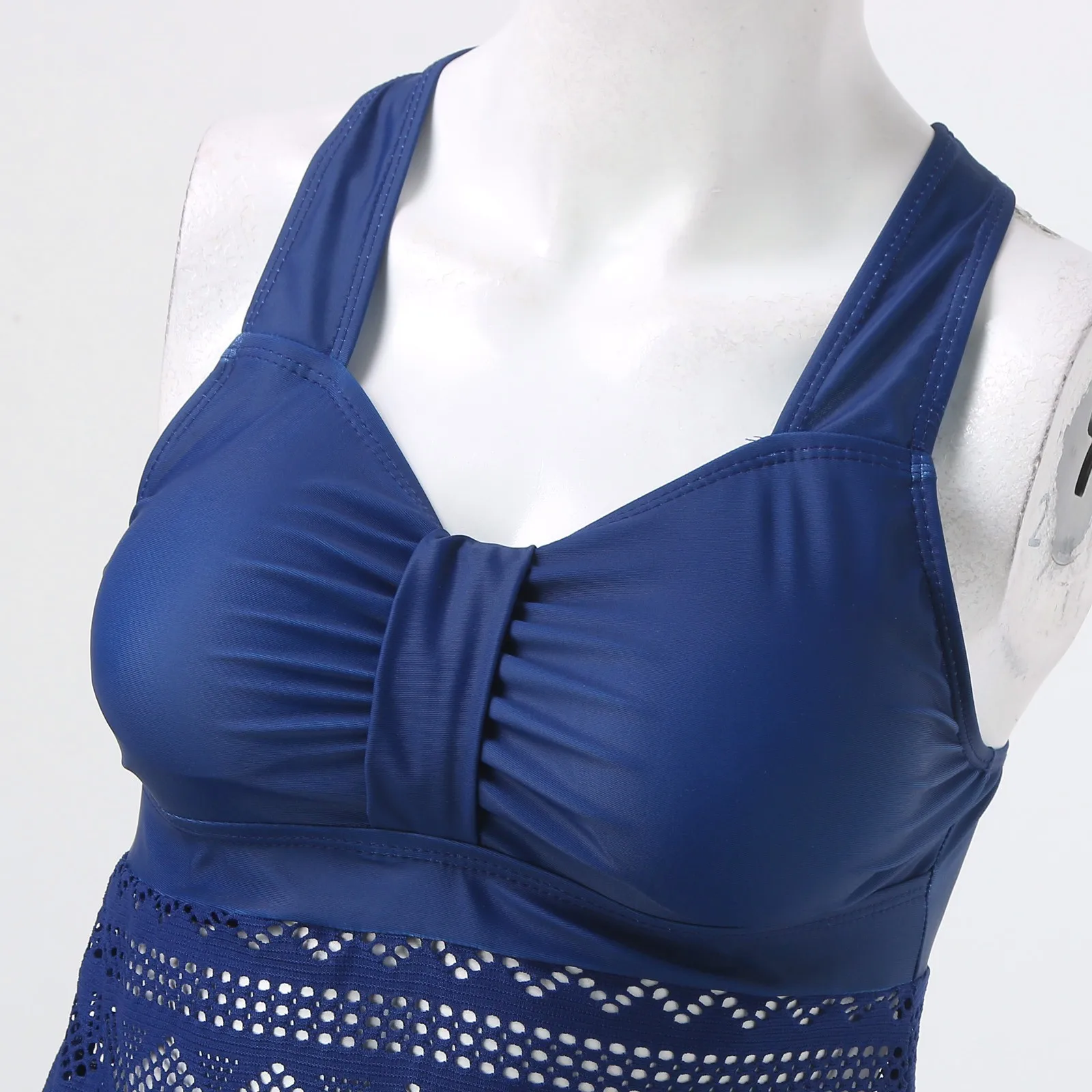 tankini-avec-soutien-gorge-integre-2.webp